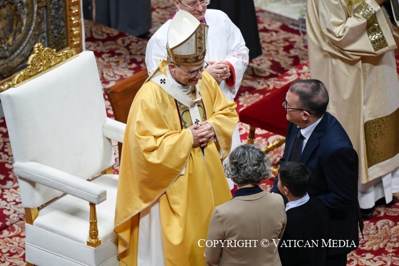 Face aux Hérode de notre temps, que Dieu, par l’intercession de Marie, bénisse nos familles