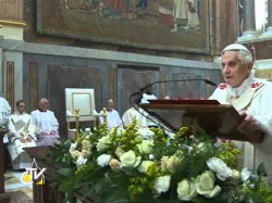 Benoit XVI c�l�bre la Messe au jour anniversaire de sa naissance