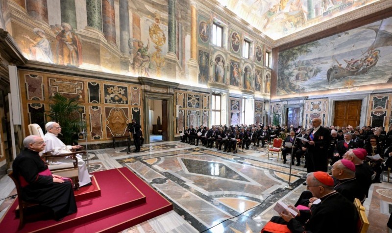 Le Pape au Corps Diplomatique : la Paix est un don de Dieu...