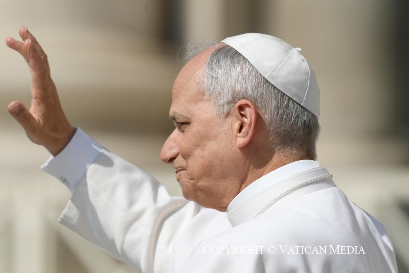 Ne vous arrêtez donc pas à regarder le smartphone et ses visions fugaces très rapides : regardez le Ciel, regardez vers le haut.
