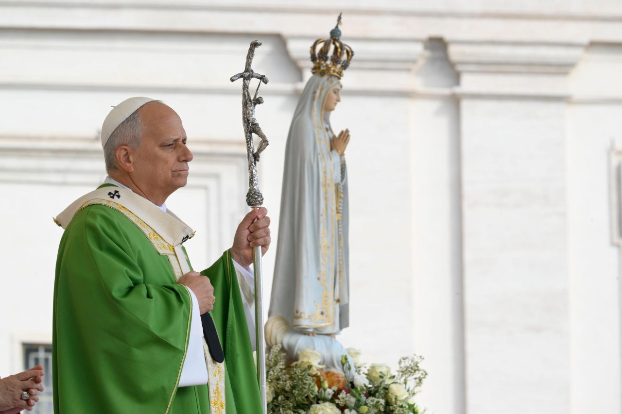 Coeur immaculé de Marie, nous Te consacrons le monde entier