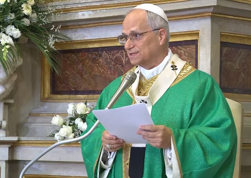 Celui qui sert Dieu devient libre de la richesse, mais celui qui sert la richesse en reste esclave