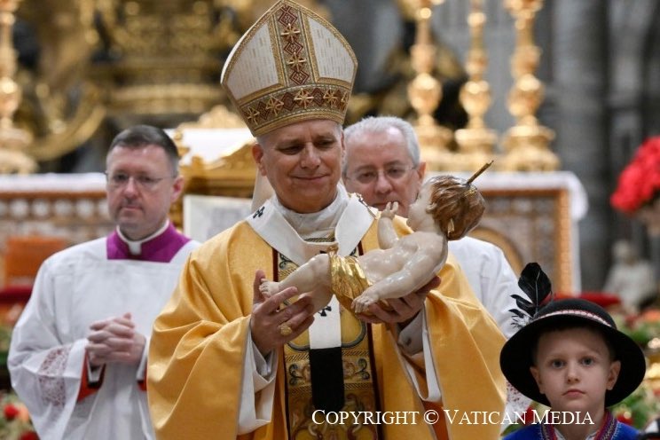 Pendant des millénaires, partout sur terre, les peuples ont scruté le ciel, donnant des noms et des formes à des étoiles muettes
