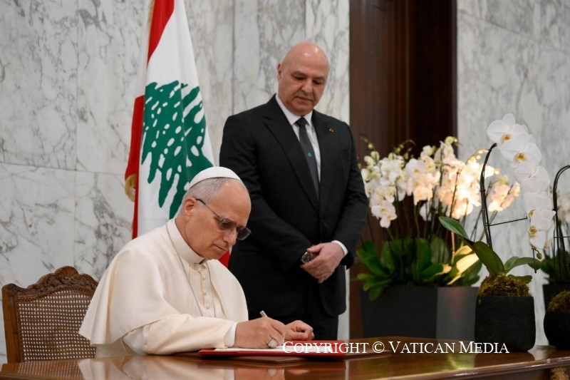 PAPE/LIBAN : vous êtes un peuple qui ne succombe pas, mais qui sait toujours renaître avec courage face aux épreuves.