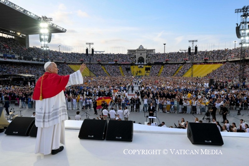 De nombreux jeunes et adultes redécouvrent la foi chrétienne, peut-être après une période de leur vie où ils s’étaient un peu éloignés de Dieu.