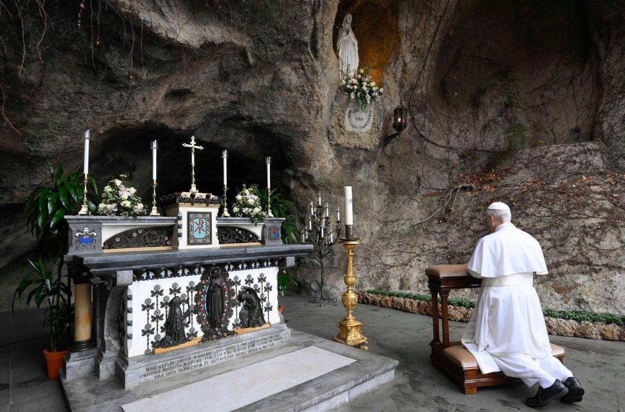 Ô Notre-Dame de Lourdes, l’Immaculée Conception, en ce lieu béni où tu as parlé, avec tant de douceur et de tendresse,